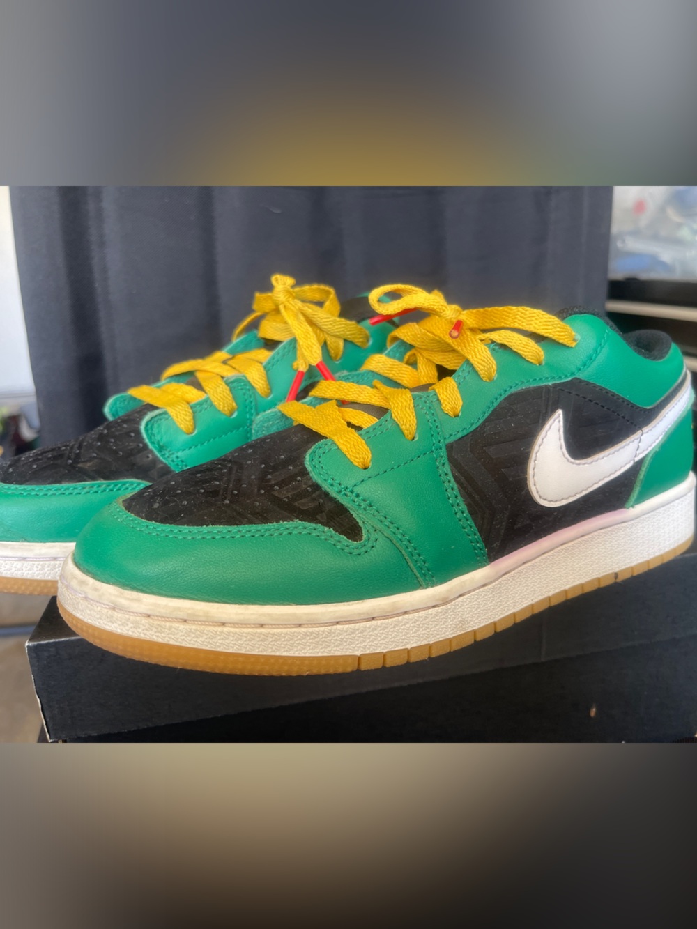 Nike Air Jordan 1 Low SE (GS) Size 6Y Like New w/ Box